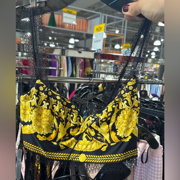 Versace
Versace Baroque Pattern Cropped Top - Picture 4 of 4